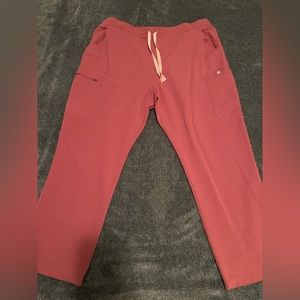 Figs Women’s Yola scrub pants.